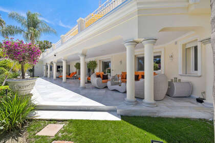 Cluster house for sale in Nueva andalucia, Málaga. 