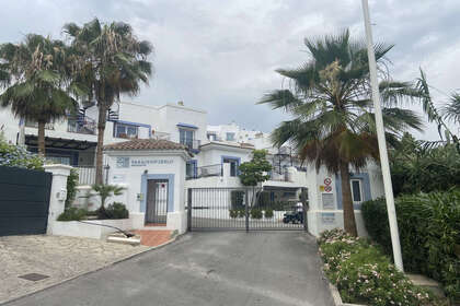 Penthouse for sale in El Paraiso, Estepona, Málaga. 