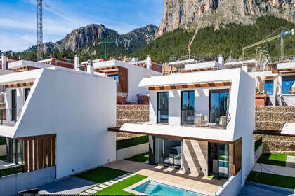 Cluster house for sale in Polop, Alicante. 