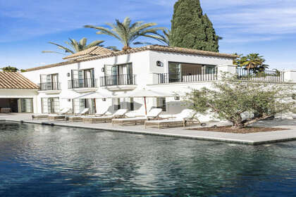 Cluster house for sale in Nueva andalucia, Málaga. 