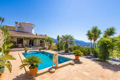 Cluster house for sale in Cómpeta, Málaga. 