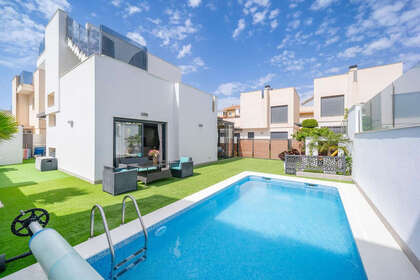Maison de ville vendre en Torrevieja, Alicante. 
