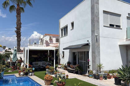 Maison de ville vendre en La Siesta, Torrevieja, Alicante. 