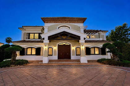 Cluster house for sale in Benahavís, Málaga. 