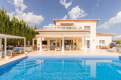 Cluster house for sale in Moraira, Alicante. 