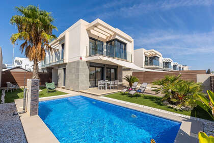 Cluster house for sale in Orihuela-Costa, Alicante. 