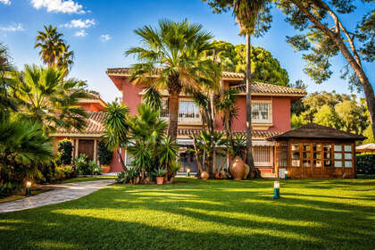 Cluster house for sale in Guadalmina, Málaga. 