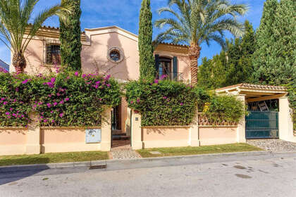 Cluster house for sale in Guadalmina, Málaga. 