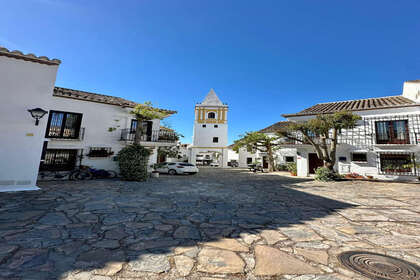 House for sale in Puerto Banús, Marbella, Málaga. 