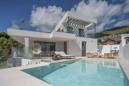 Cluster house for sale in Benalmádena, Málaga. 