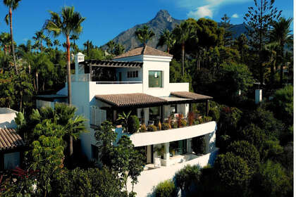 House for sale in Puerto Banús, Marbella, Málaga. 