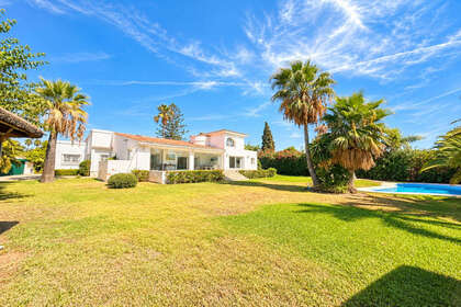 Klynge huse til salg i El Paraiso, Estepona, Málaga. 