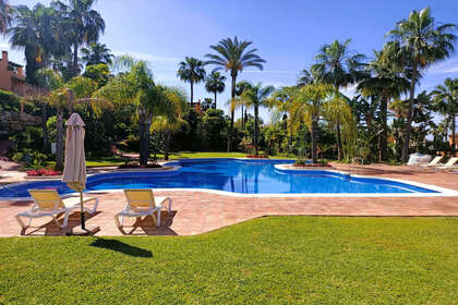 Domy na prodej v El Paraiso, Estepona, Málaga. 