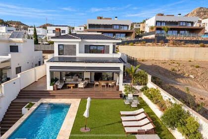 Таунхаус Продажа в Vélez-Málaga. 