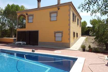 Chalet for sale in Almendralejo, Badajoz. 