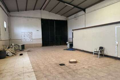 Warehouse for sale in Almendralejo, Badajoz. 