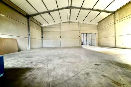 Warehouse for sale in Almendralejo, Badajoz. 