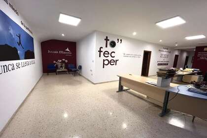 Commercial premise for sale in Almendralejo, Badajoz. 