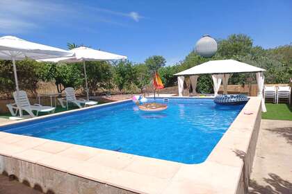 Chalet for sale in Almendralejo, Badajoz. 