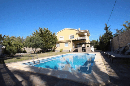 Villa for sale in Orihuela-Costa, Alicante. 