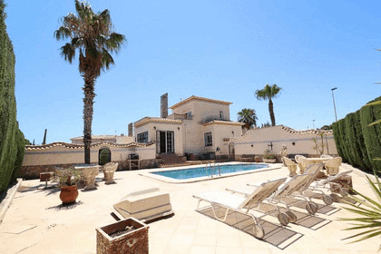 Chalet for sale in Orihuela-Costa, Alicante. 