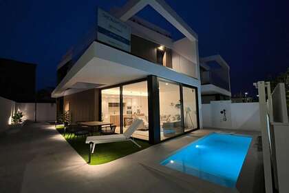 Villa venta en Torre de la Horadada, Alicante. 