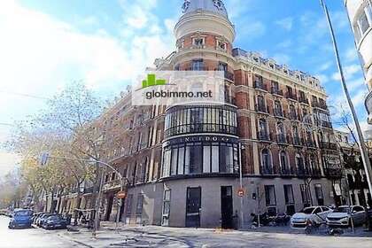 Building for sale in Madrid. 