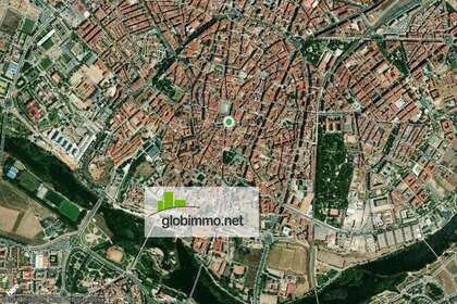 Building for sale in Madrid. 