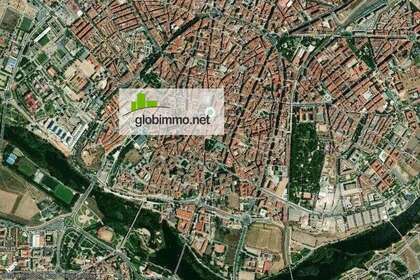 Building for sale in Madrid. 