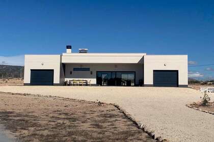 House for sale in Pinoso, Alicante. 