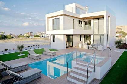 House for sale in Orihuela-Costa, Alicante. 