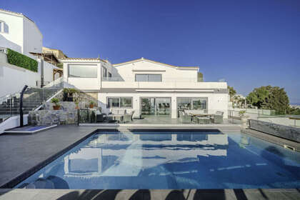 House for sale in Benalmádena, Málaga. 