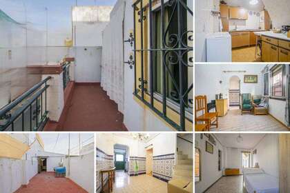 House for sale in Sevilla. 