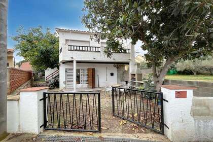 House for sale in Roda de Ter, Barcelona. 