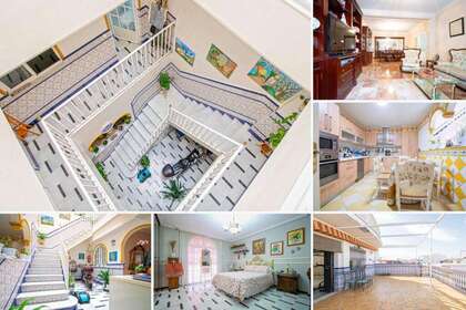 House for sale in Sevilla. 