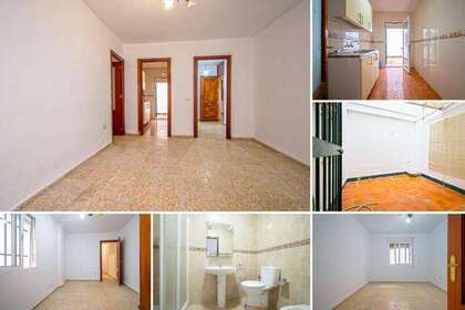 Flat for sale in Sevilla. 