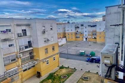 Flat for sale in Sevilla. 