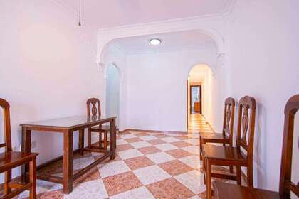 Flat for sale in Sevilla. 