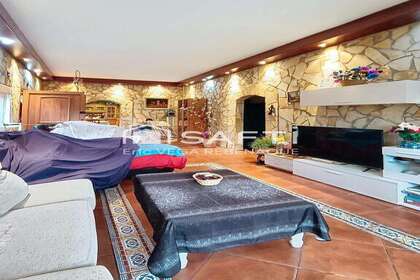 House for sale in Pineda de Mar, Barcelona. 
