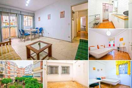 Flat for sale in Sevilla. 