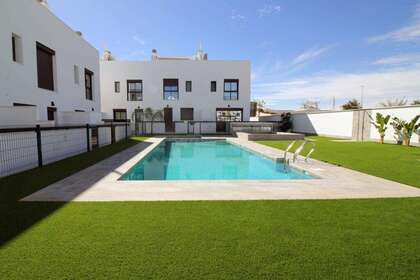 Townhouse for sale in Pilar de la Horadada, Alicante. 