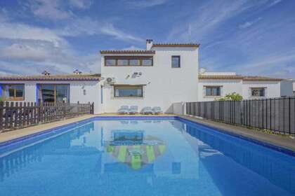 House for sale in Valencia. 