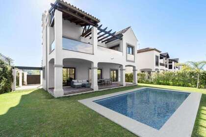 Cluster house for sale in Estepona, Málaga. 