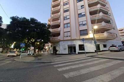 Local comercial en Estepona, Málaga. 
