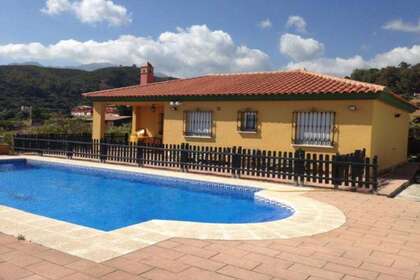 Townhouse for sale in Estepona, Málaga. 