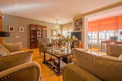 Flat for sale in Sevilla. 