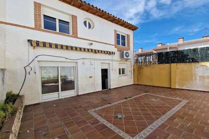 House for sale in Navas del Rey, Madrid. 