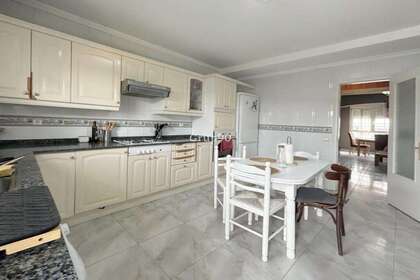 Flat for sale in Lleida, Lérida (Lleida). 