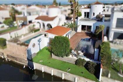 Huizen verkoop in Empuriabrava, Girona. 