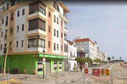 Handelspanden verkoop in Estepona, Málaga. 